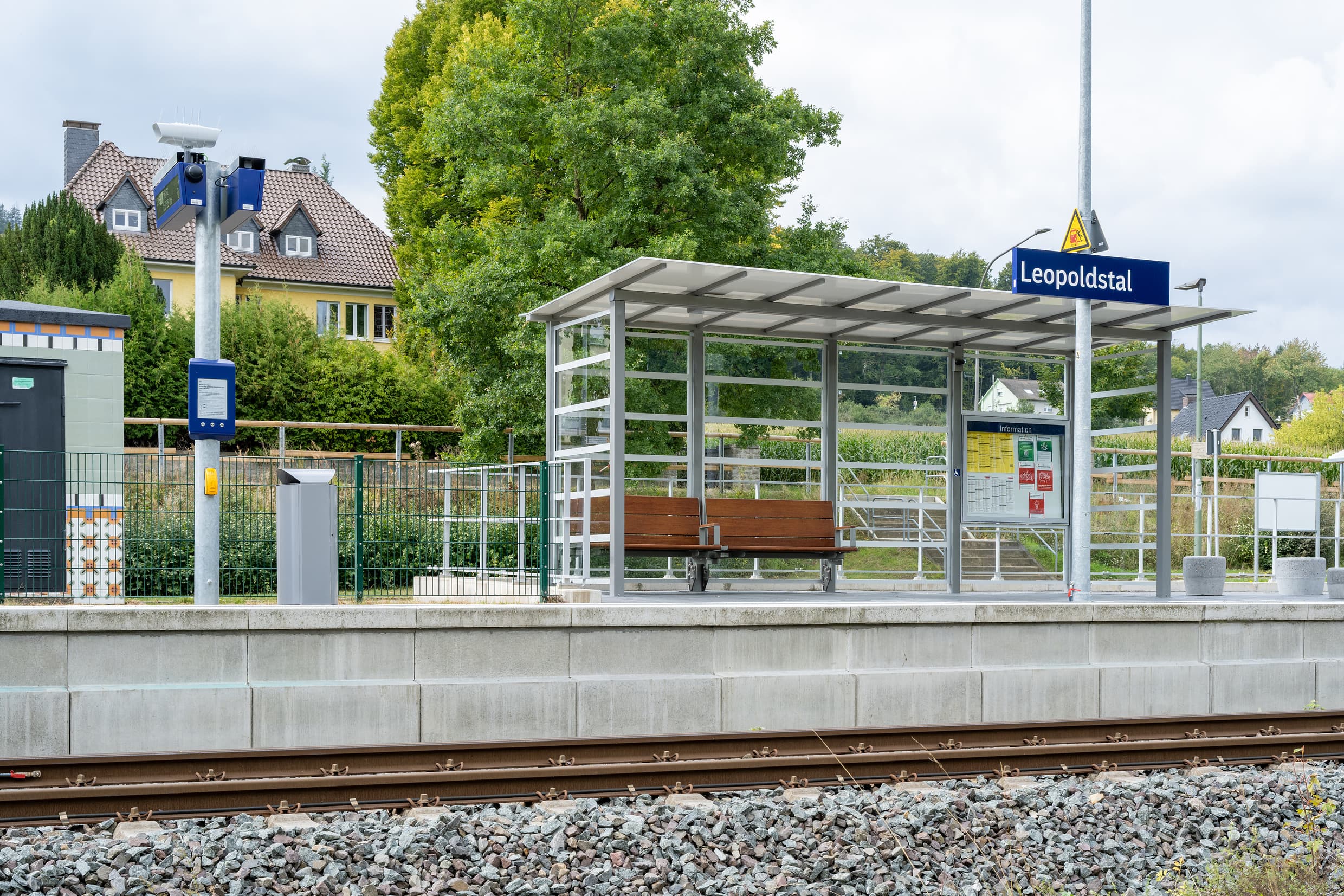 Blick auf den neuen Bahnsteig in Leopoldstal.