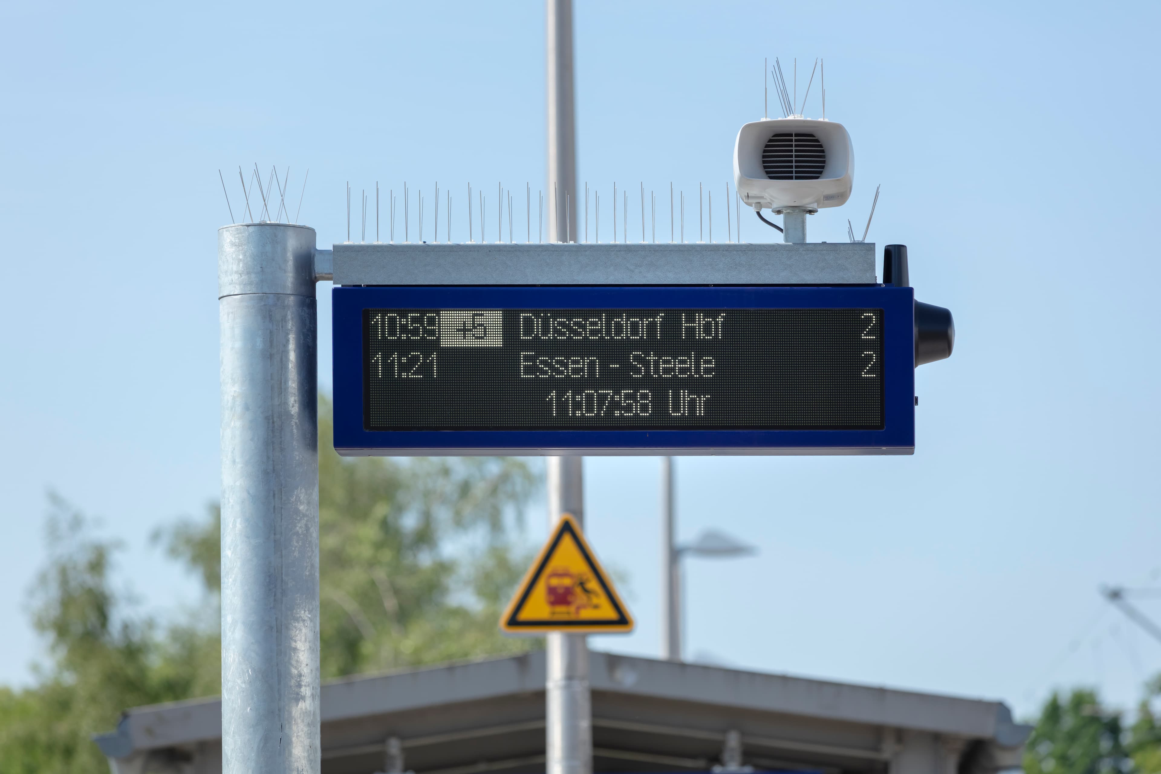 Neue dynamische Schriftanzeiger (DSA+) am Bahnhof.