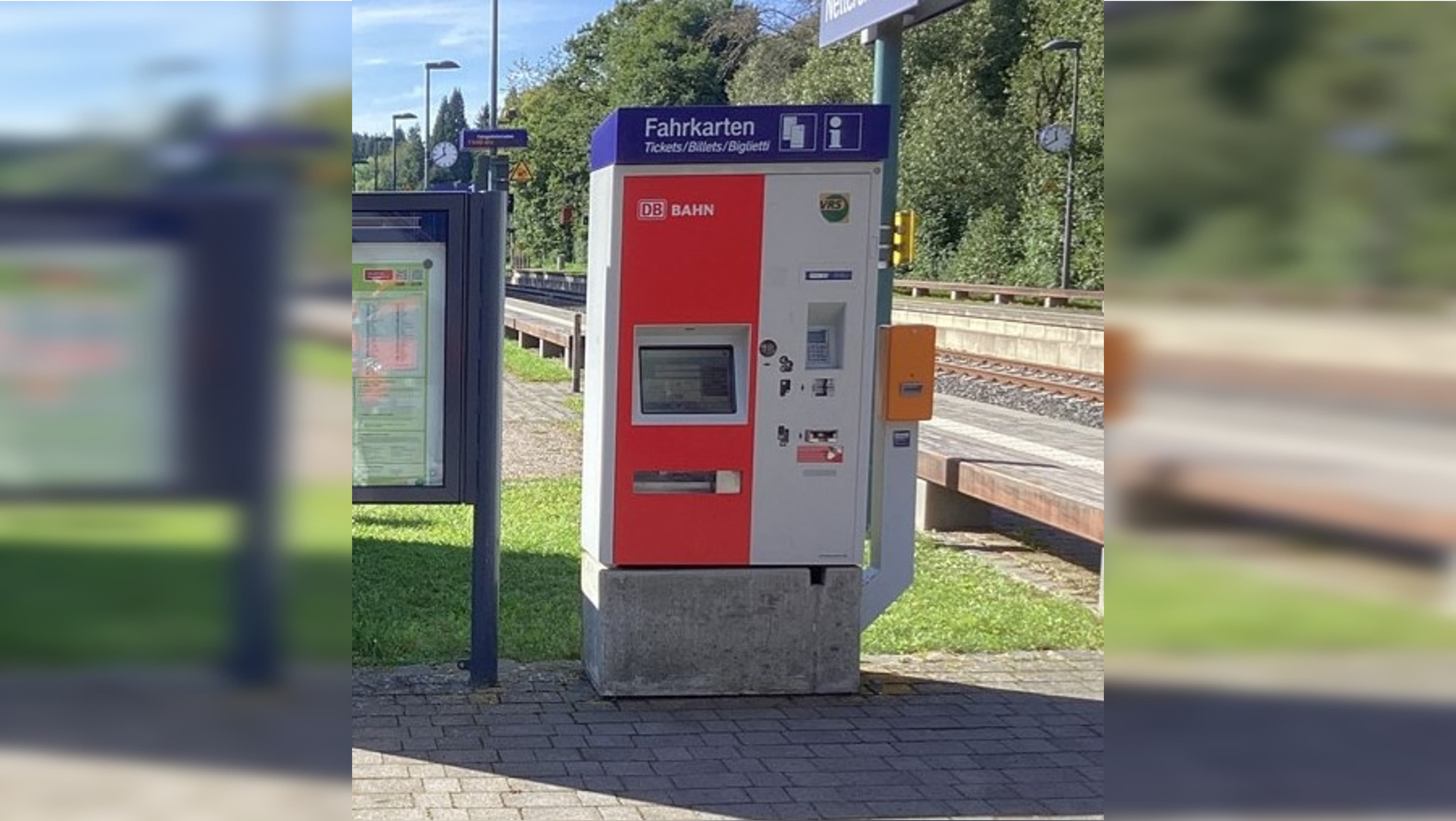 Detailaufnahme eines alten Fahrartenautomaten.