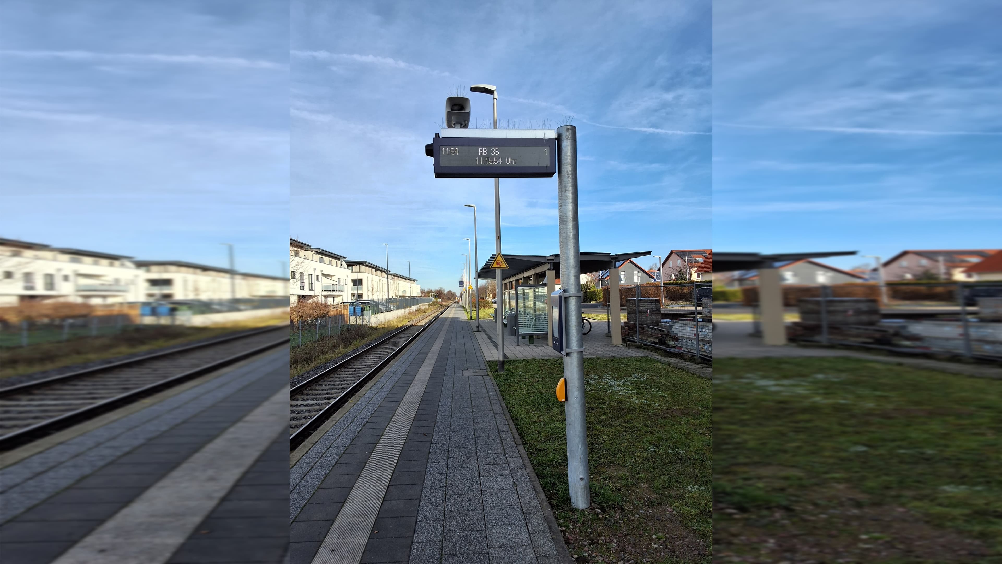 Blick auf den DSA+ Anzeiger am Bahnsteig.