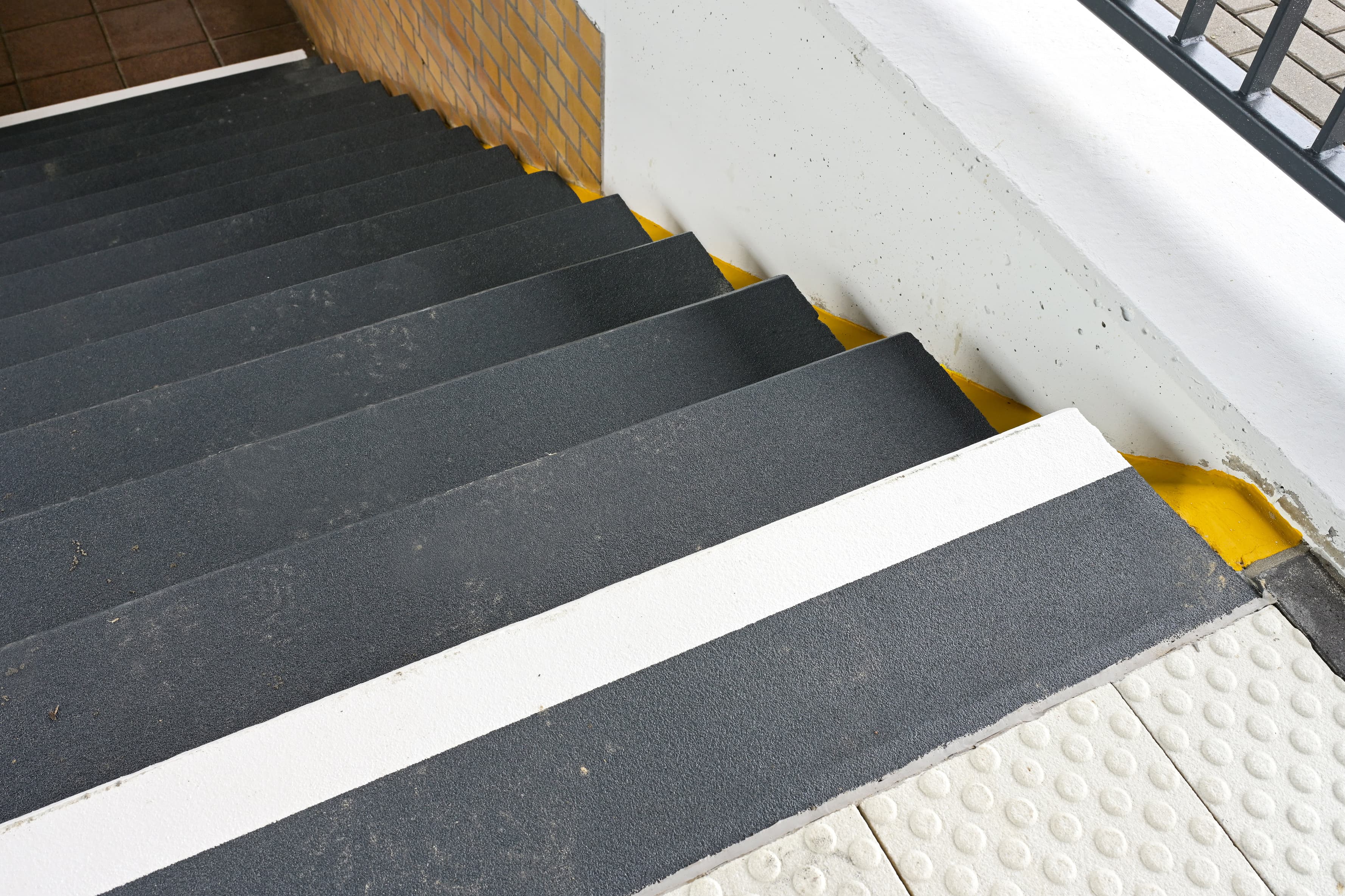 Eine Treppe mit Markierungen.