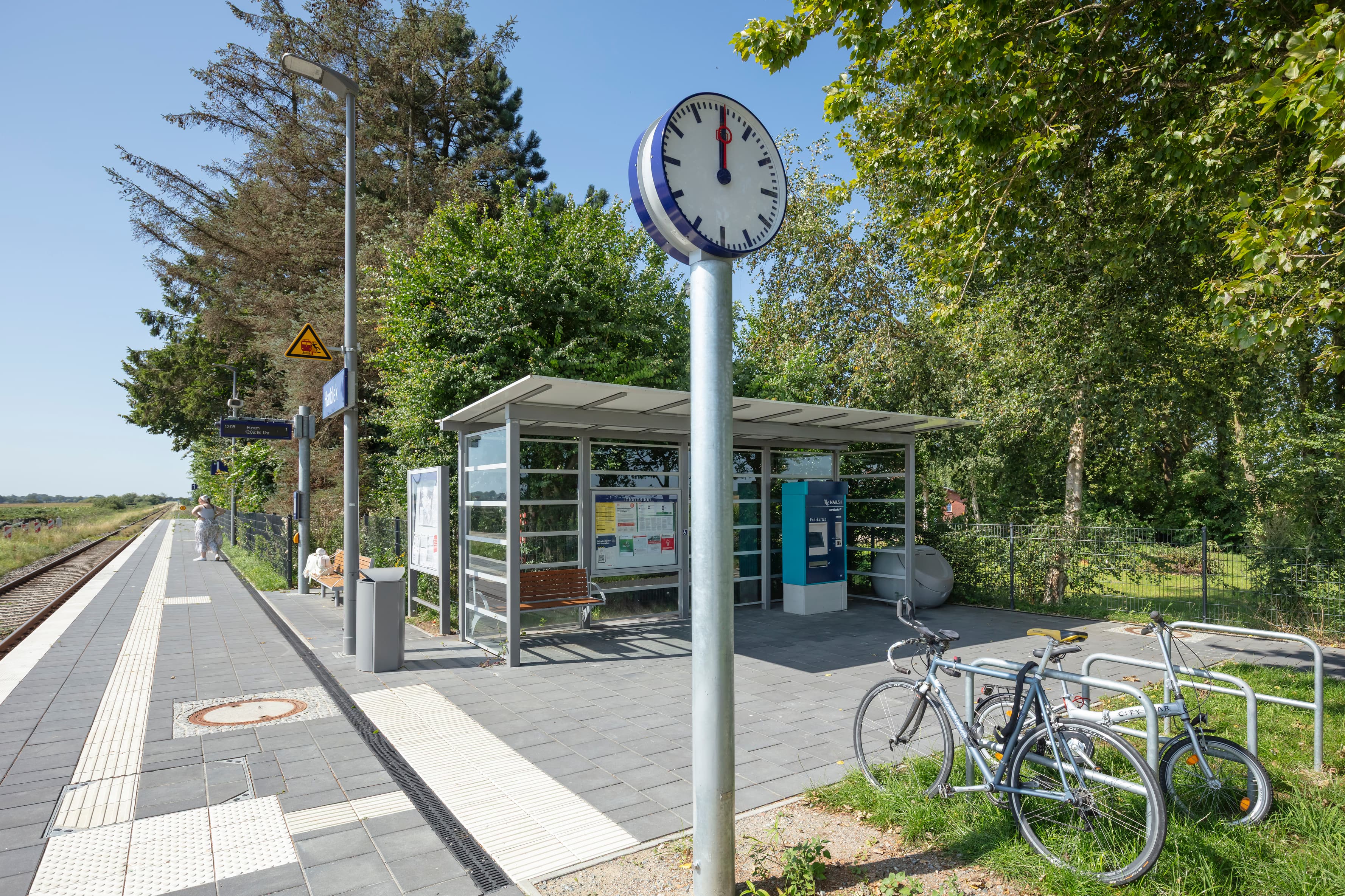 Die neue Bahnhofsuhr im klassischen Design.