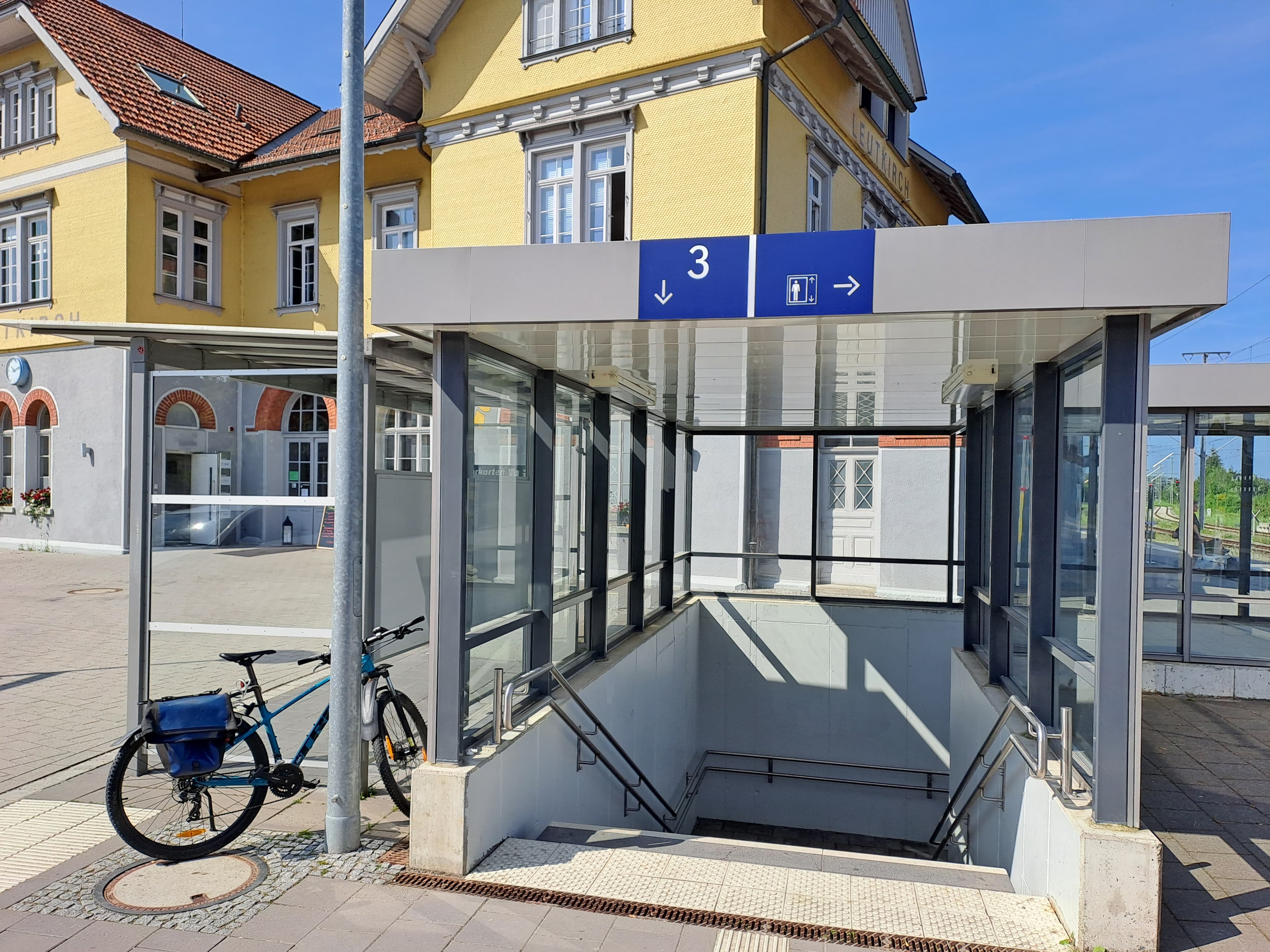 Treppenabgang zur Personenunterführung.