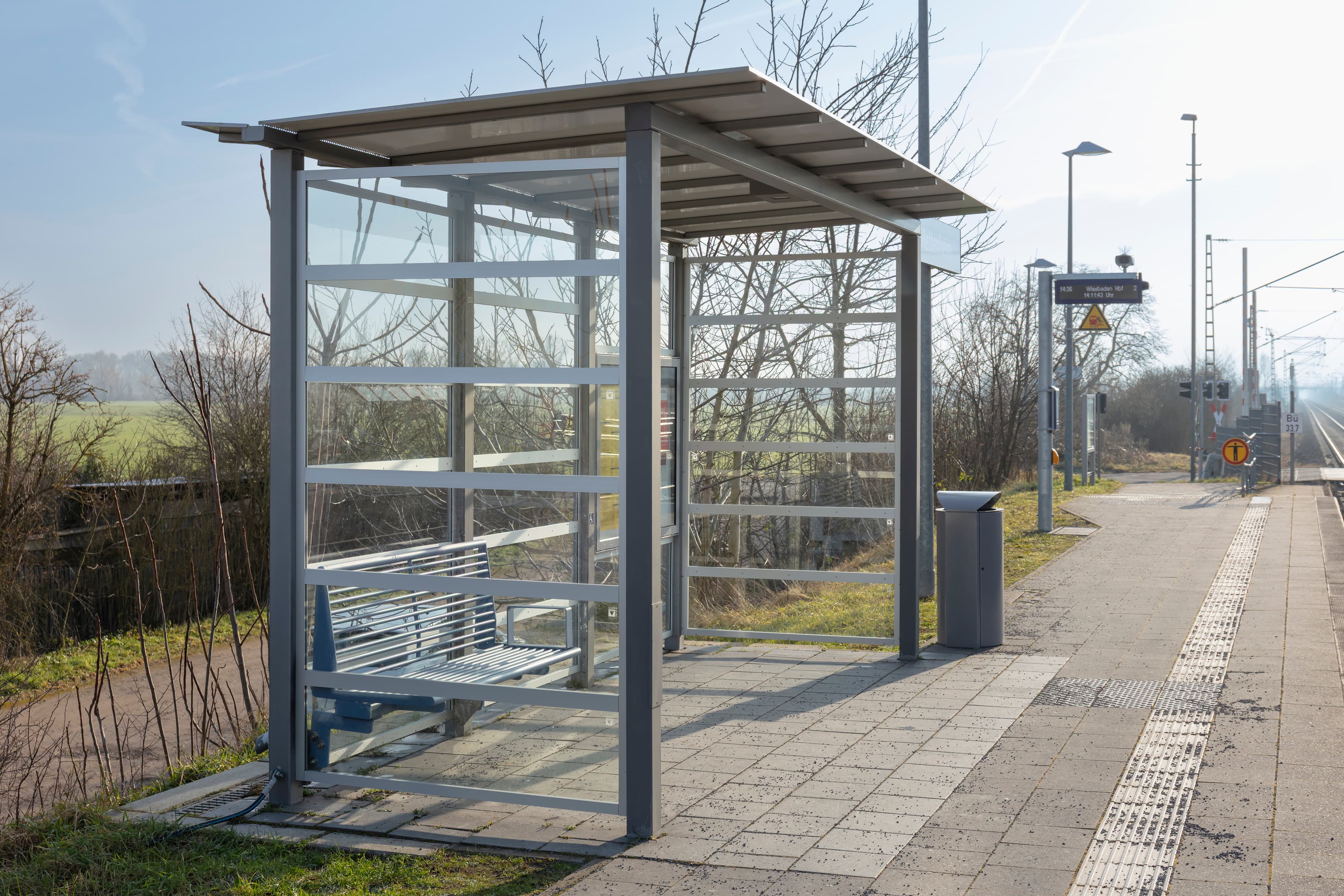 Blick auf ein Wetterschutzhaus