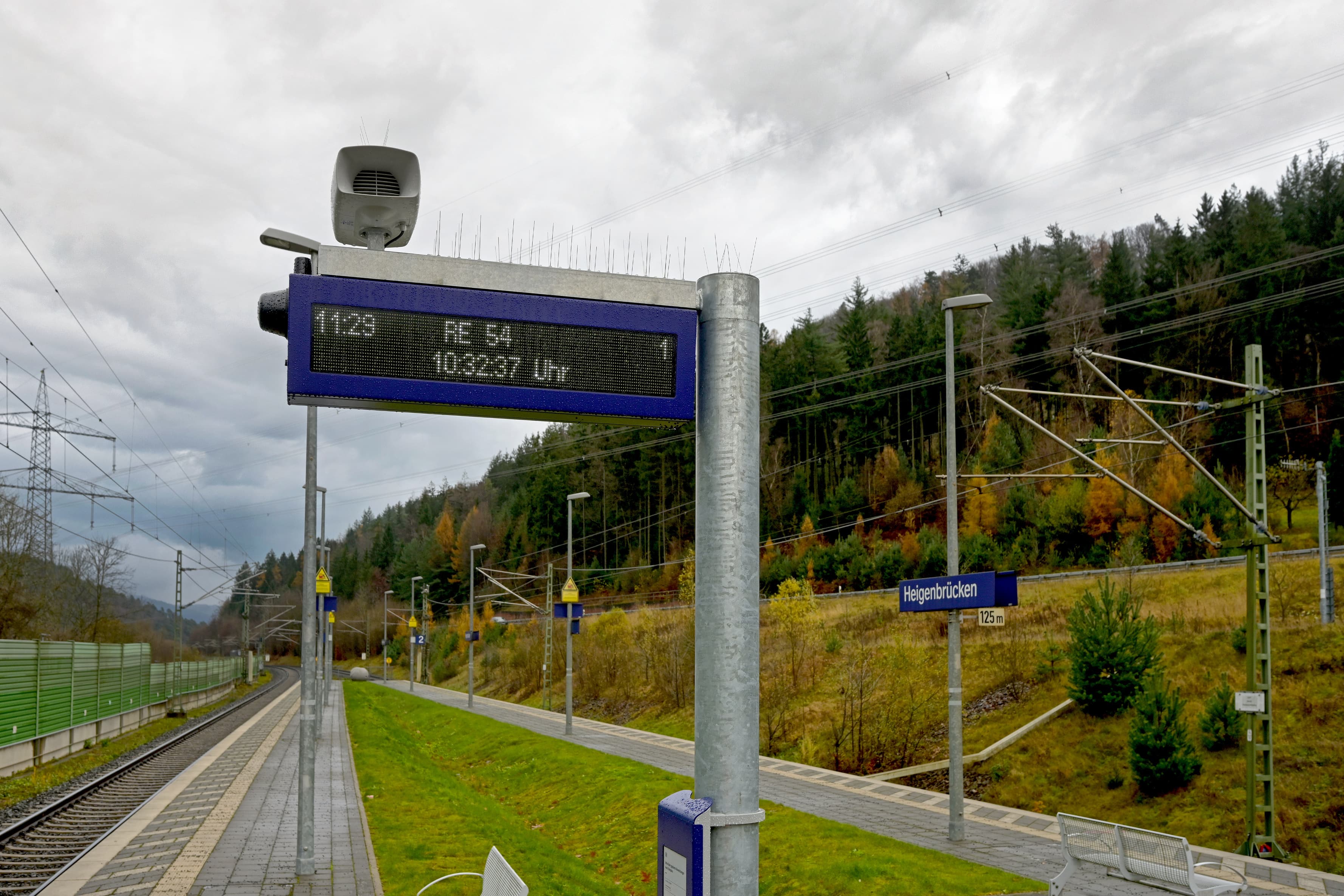 Bahnsteig mit Dynamischem Schriftanzeiger (DSA+)