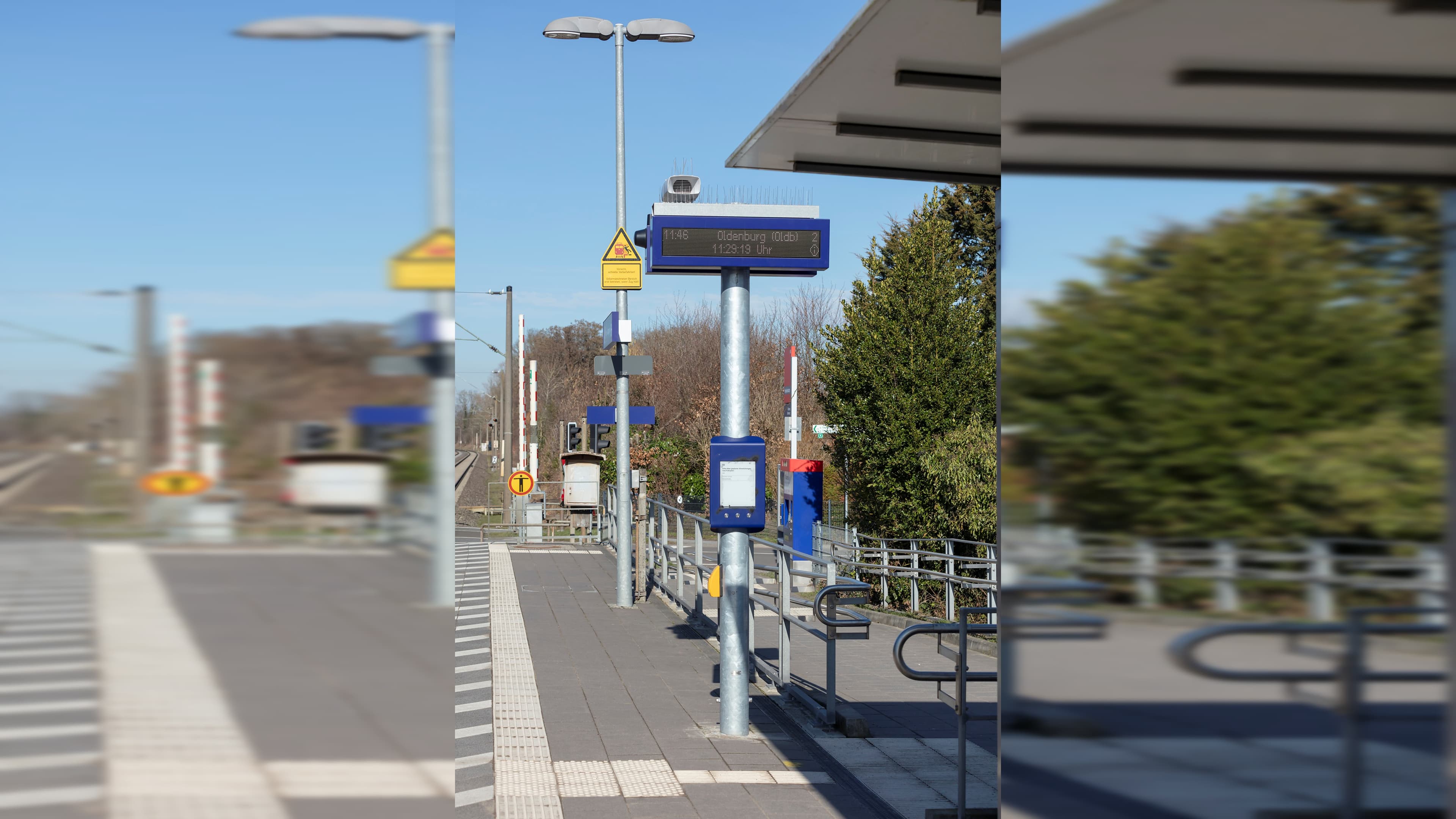 Im Bild der neue Zugzielanzeiger. Darunter der Anzeiger für die digitale Bauinformation.