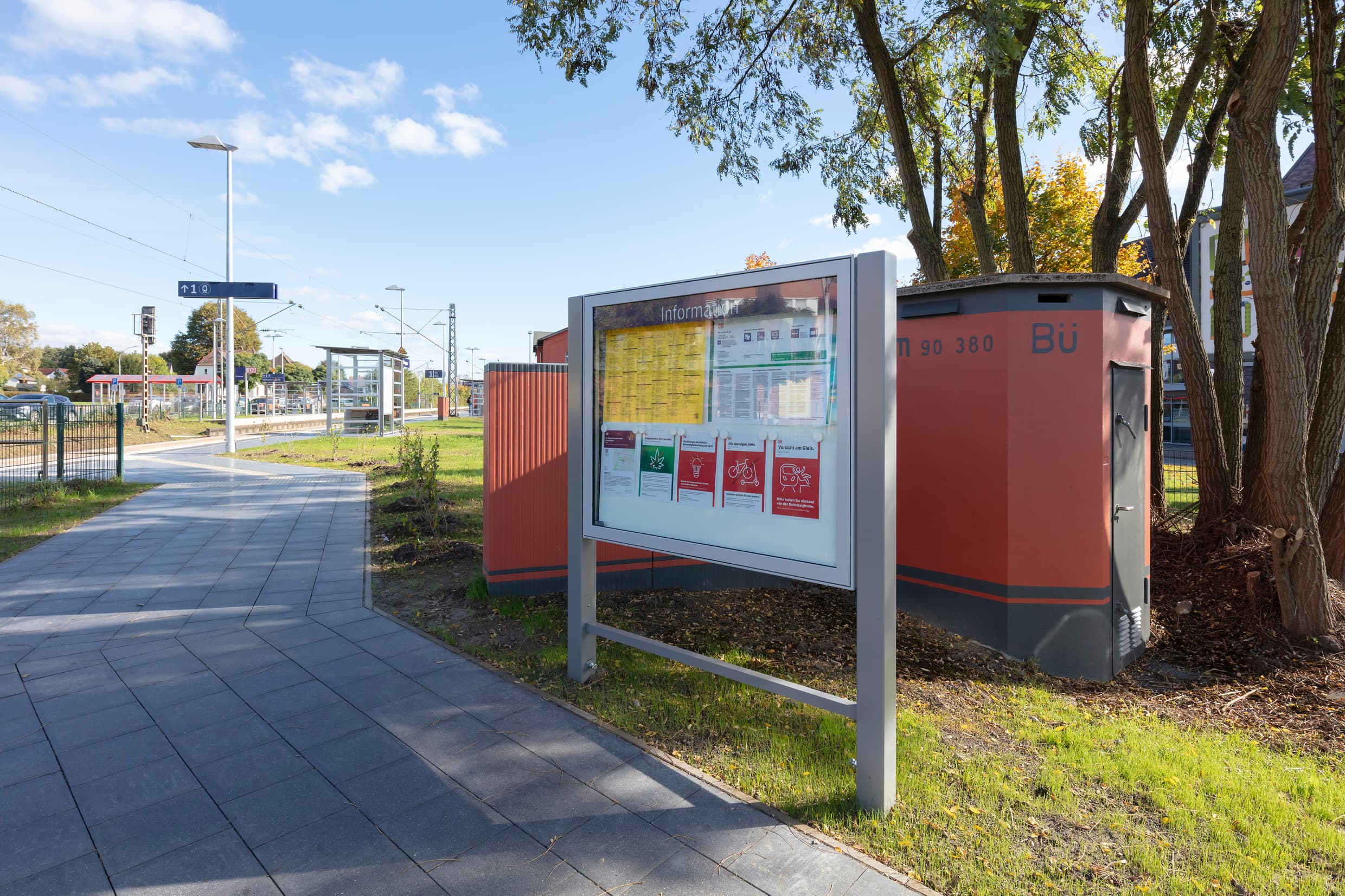 Neuer, übersichtlicher Zugangsbereich.