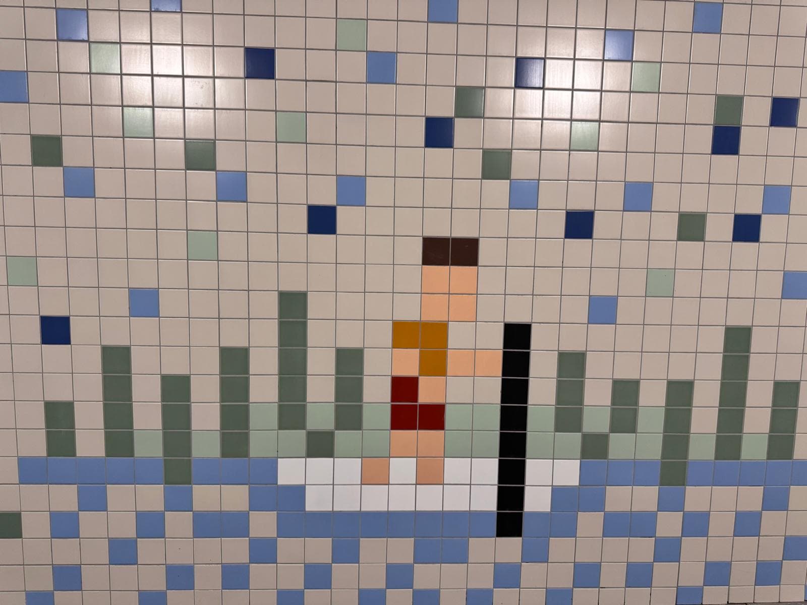 Die bunt gestaltete Personenunterführung im Detail.