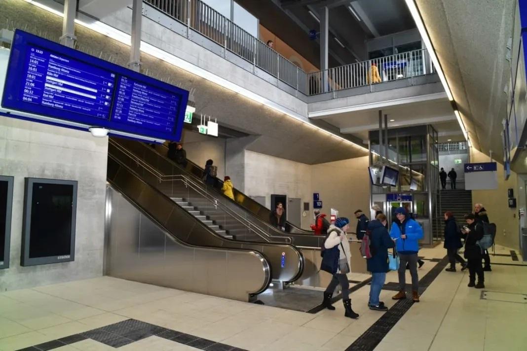 Travelers use the escalator to the new, modernized mezzanine at Augsburg Hauptbahnhof.