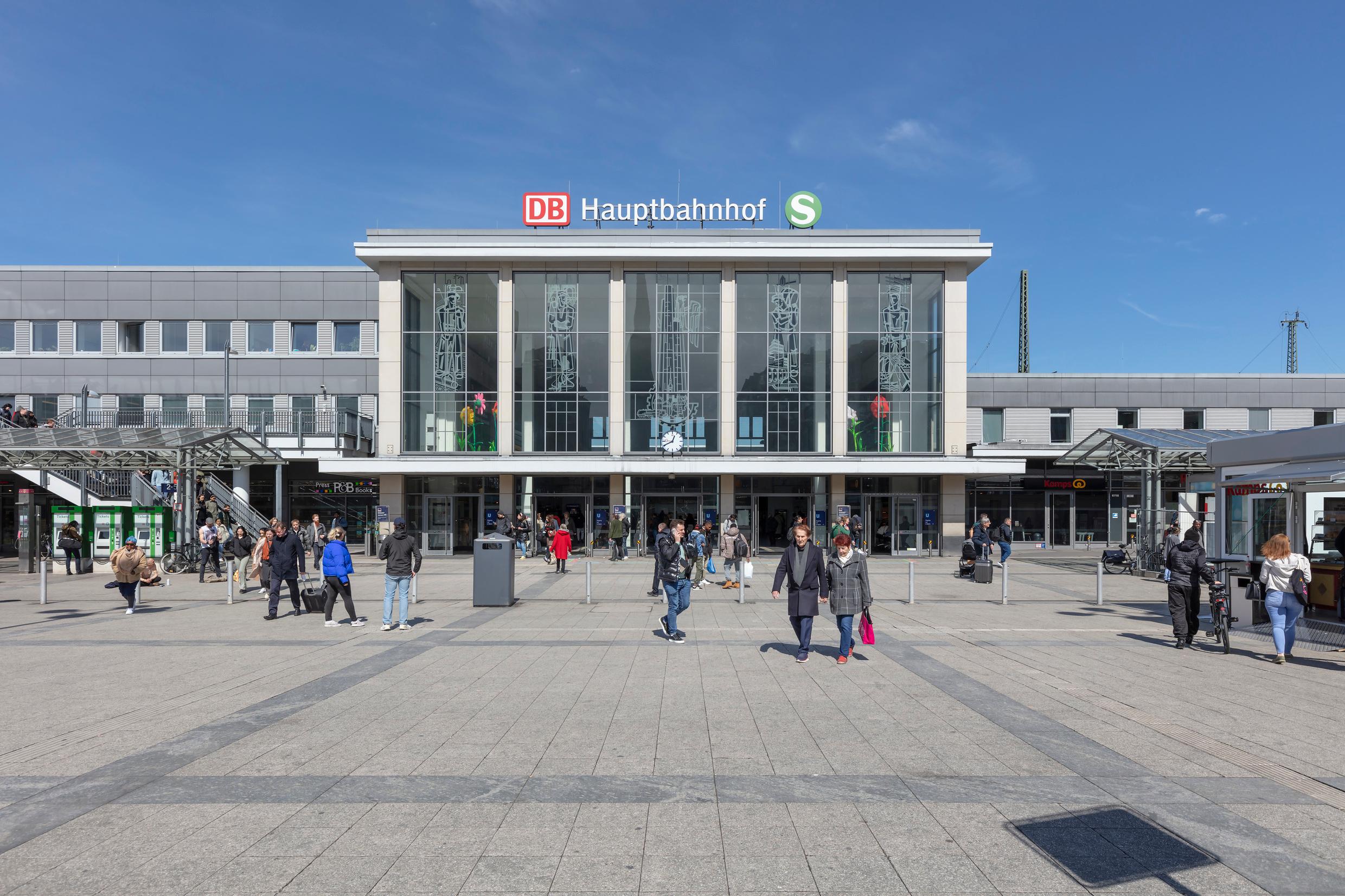 A view of the station building of Dortmund Hauptbahnhof.